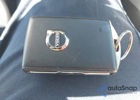 2022 Volvo Xc60 B5 Inscription из США, поврежденный, VIN YV4L12RL4N1901681